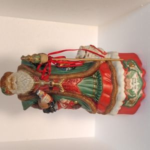 Santa Music Box plays "Santa Claus is Coming to Town"